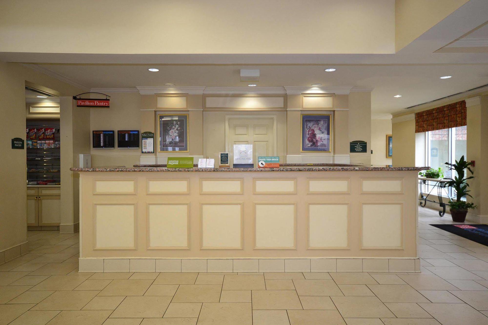 Hilton Garden Inn Tulsa Airport Exterior foto